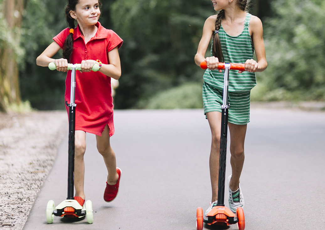 Детский самокат и скейтборд