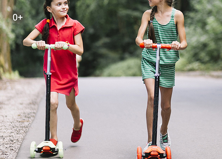 Детский самокат и скейтборд